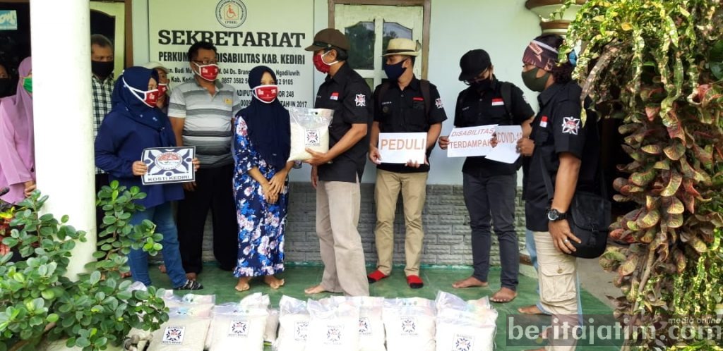 Penggemar Sepeda Tua Kediri Bantu Penyandang Difabel