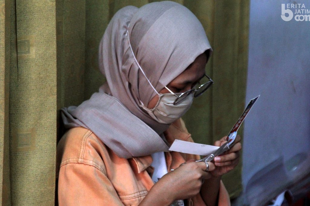 Pekerjakan Warga Terdampak, Warga Kota Kediri Produksi Face Shield