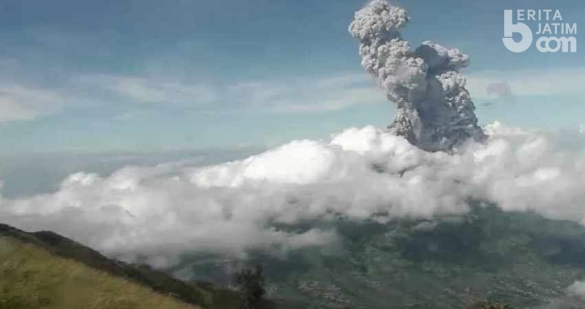 Gunung Merapi Keluarkan Kolom Erupsi 6.000 m dari Puncak