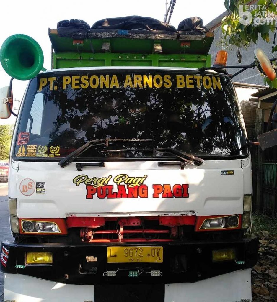 Pengendara Motor Trail Terlindas Truk di Jalur Tengkorak Balben Sidoarjo