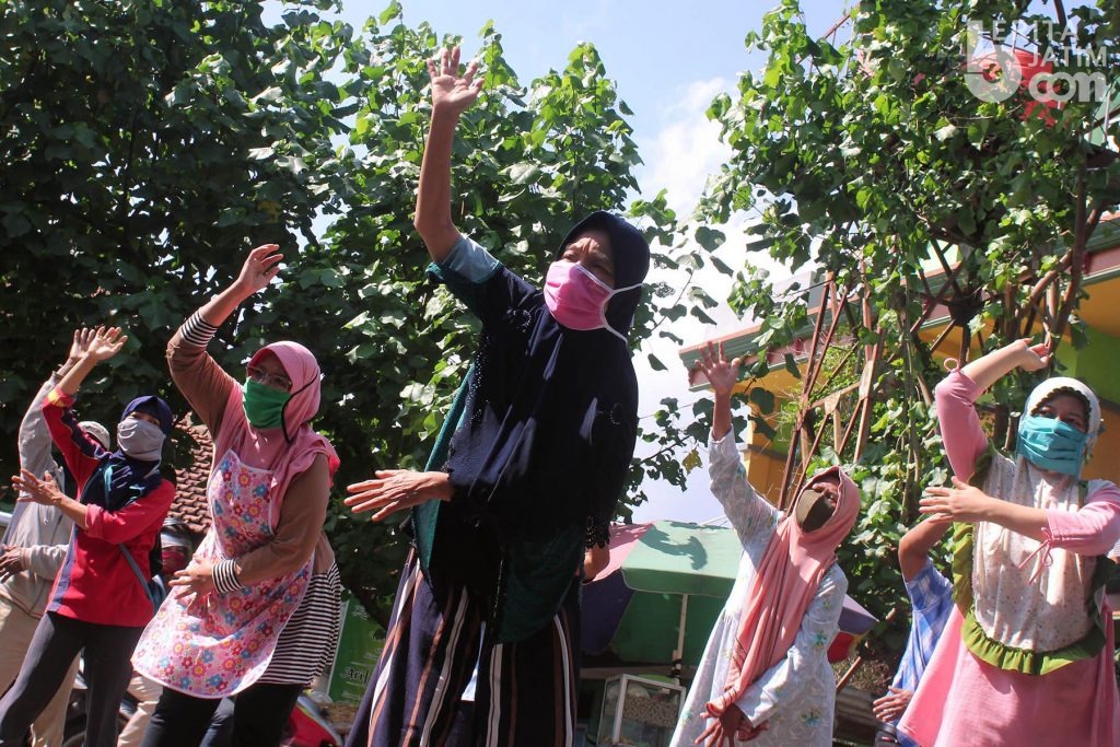 Jaga Imun di Era Covid-19, Pedagang Pasar di Kota Kediri Rutin Senam