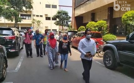 Perjuangankan Tanah Salim Kancil, Bupati Lumajang Diperiksa Polda