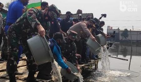 Pangdam dan Kapolda Jatim Ikuti Program Ketahanan Pangan Bersama Panglima TNI dan Kapolri