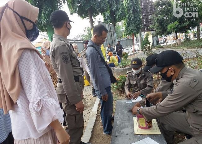 Razia Masker, Ratusan Pengendara Motor di Gresik Terjaring