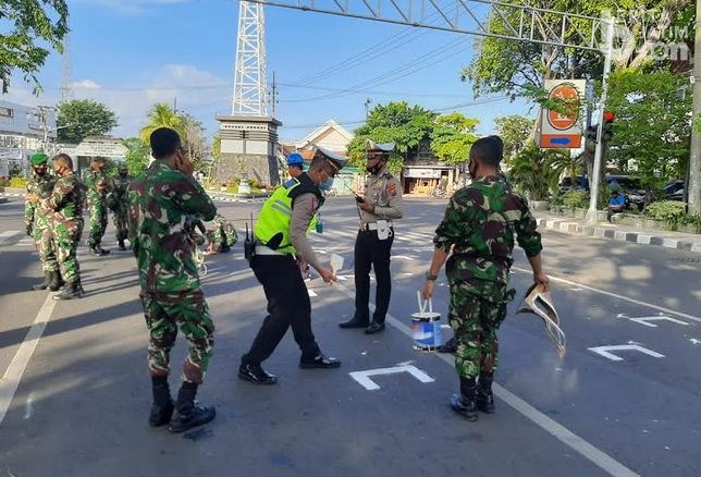 Gresik Siapkan Marka Physical Distancing untuk Pengguna Jalan