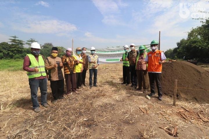 Muliakan Guru Ngaji, Laznas LMI Bangunkan Ratusan Rumah Murah