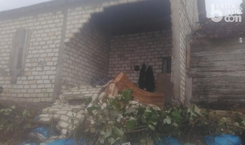 Rumah Kena Abrasi, Warga di Tuban Tak Bisa Tidur Nyenyak