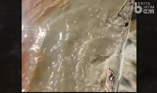 Pipa Gas Milik Minarak Brantas di Kalidawir Diduga Bocor dan Cemari Sawah Warga