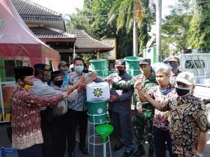 Proyek Nata Agung Kepanjen Bagikan 200 Westafel Portabel ke Desa-desa