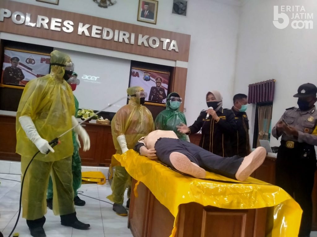 Polresta Kediri Gelar Pelatihan Pemulasaran Jenazah Covid-19