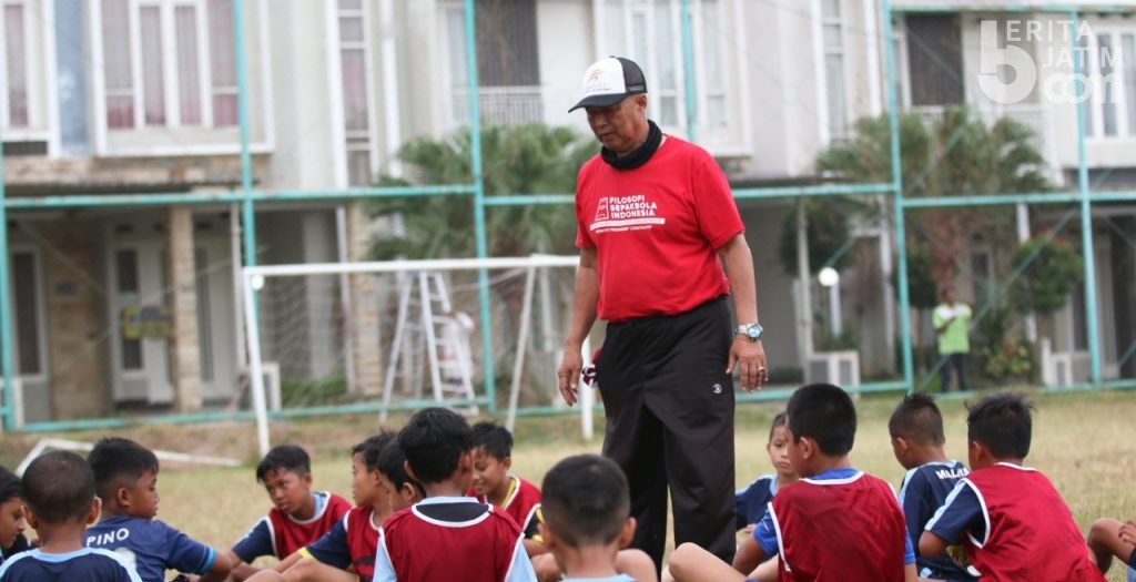 Pensiun Sebagai Pelatih Klub Profesional, Kini Hanafi Mengabdi di Sepak Bola Usia Dini
