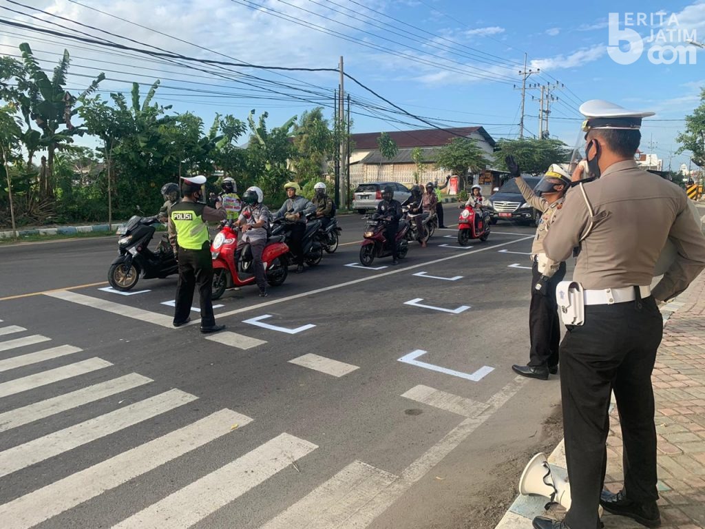 Satlantas Polres Sumenep Beri Marka Starting Grid ala MotoGP di Traffic Light Pintu Masuk Kota