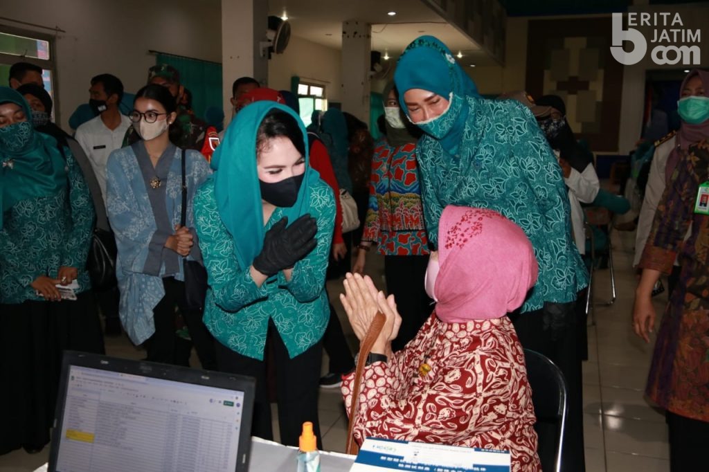 Arumi Bachsin Kawal Langsung Rapid Test 1.500 Anggota PKK Kota Malang