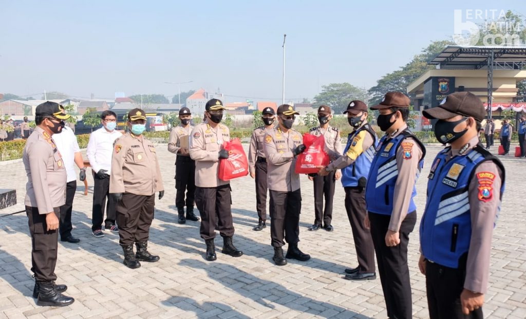 Alumni Akpol 1991 Bagikan 3.000 Paket Sembako untuk Warga Sidoarjo