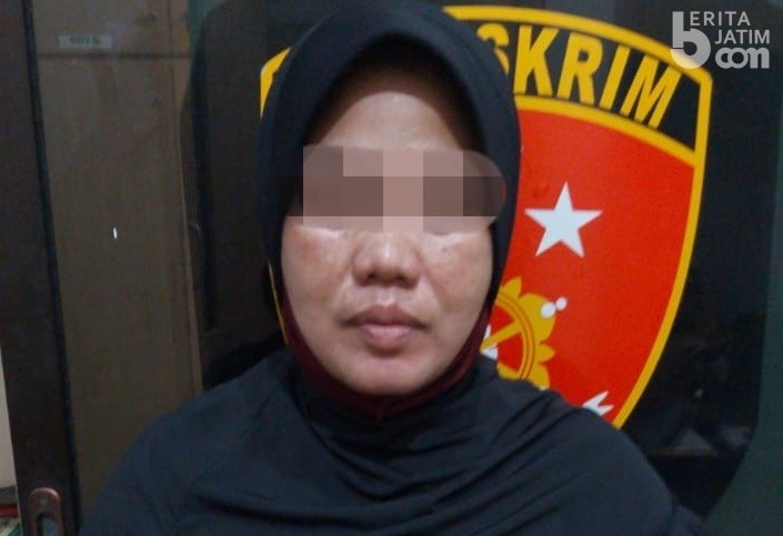 Ibu Rumah Tangga Curi Dompet Penjaga Toko di Royal Plaza