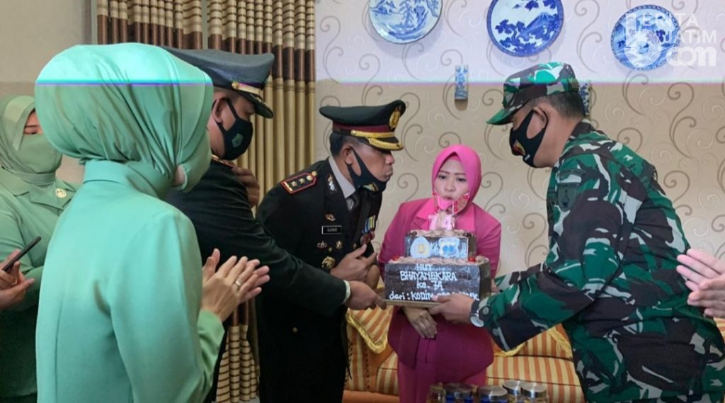 Dandim Pamekasan Berikan Surprise untuk Kapolres Pamekasan