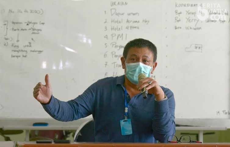 Kepala BPB-Linmas Surabaya Pasang Stiker Unik di Mobilnya