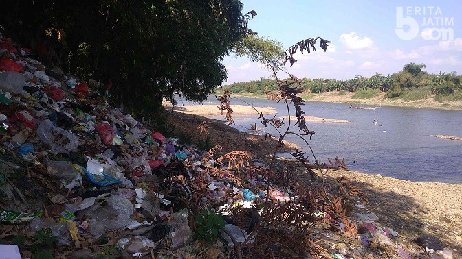 Pembuang Sampah ke Sungai Diawasi CCTV