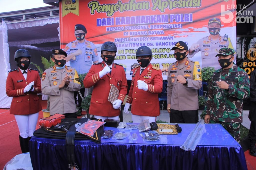 Bertugas dengan Berkuda, Bhabinkamtibmas di Madiun ini dapat Penghargaan dari Dirpolsatwa Polri