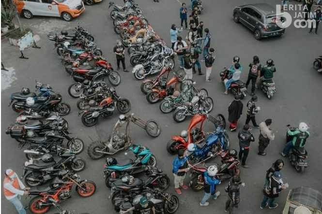 Ratusan Komunitas Berkolaborasi Bagikan Ribuan Paket Daging Kurban di 42 Kota