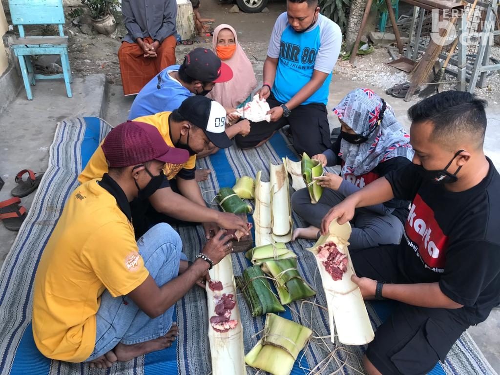 Kolaborasi Komunitas Indonesia Timur Berbagi Dukung Pengganti Plastik Sebagai Wadah Penyimpanan Daging Kurban