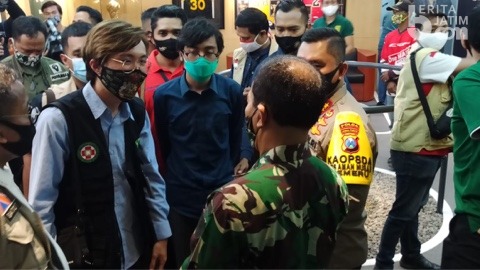 Kapolda Jatim dan Pangdam V Brawijaya Gandeng Bonek dan dr. Tirta Hijaukan Surabaya dari Pandemi Covid-19
