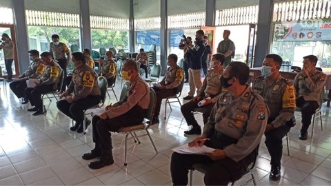 Kapolda Jatim Ingatkan Pentingnya Peran Babinkantibmas Dalam Penanganan Covid19