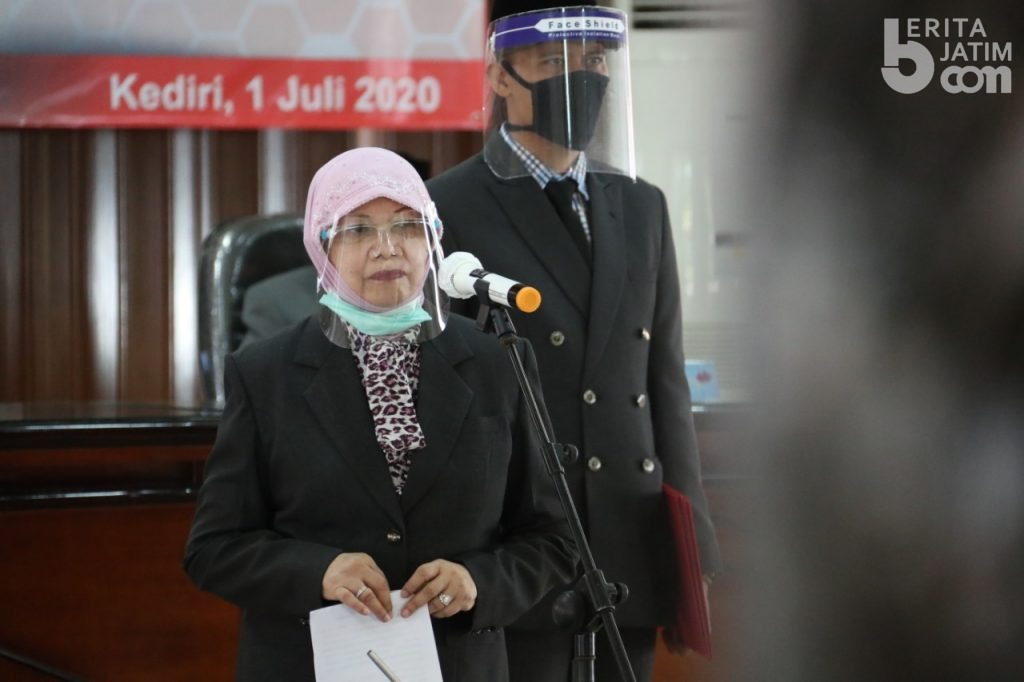 Bupati Kediri Lantik 2 Kepala Sekolah di Pendopo