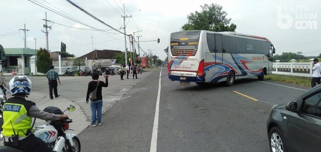 Bus Sumber Selamat Hantam Truk di Jalur Tengkorak
