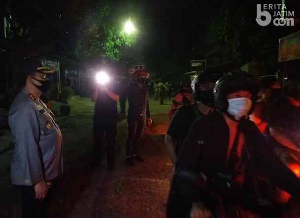 Positif Covid-19 Tembus 849 Orang, Warkop di Gresik Dirazia Lagi