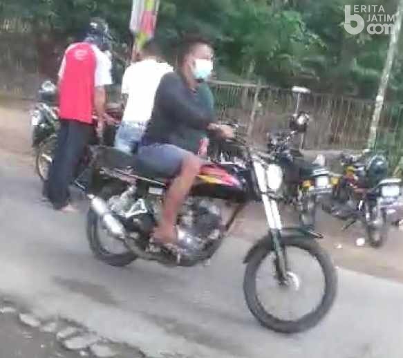 Video Pengendara Motor Ditampar Warga Pakai Sandal Viral di Ponorogo