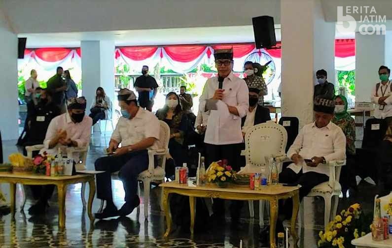 Menteri Wishnutama Sambung Konektivitas Banyuwangi – Bali Lewat Jalur Udara