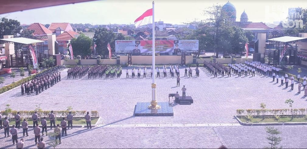 Pacu Prestasi, Kapolresta Sidoarjo Beri Penghargaan 40 Anggotanya