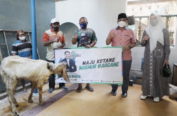 Cak Machfud Gotong Royong Salurkan Ratusan Hewan Kurban ke Musala Seluruh Surabaya
