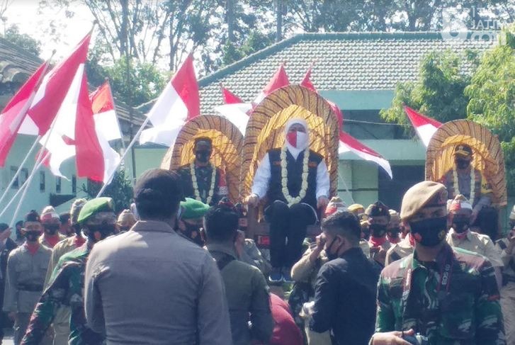 Khofifah Tekankan Peran TNI – Polri untuk Cegah Persebaran Covid