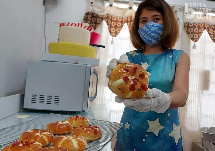 Viral Street Food Korean Garlic Cheese Bread, Stefani Kwee Banjir Orderan