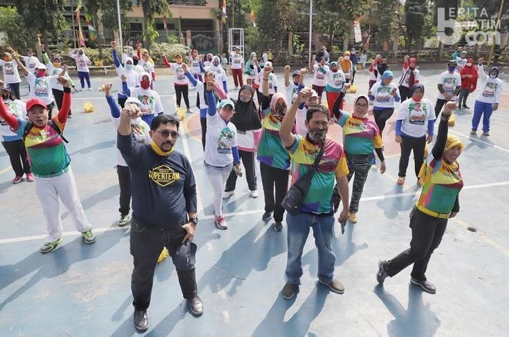 Senam Pagi Bersama Warga Simomulyo Baru, Cak Machfud Minta Tetap Waspada Covid-19