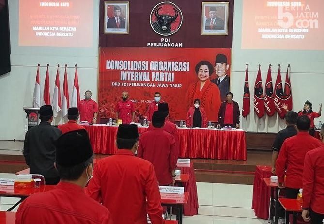 Hasto dan Risma Ada di DPD PDIP Jatim, Rekom Surabaya Sudah Final?
