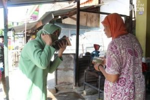 Bhayangkari dan Persit Sumenep ‘Blusukan’ Pasar Tradisional