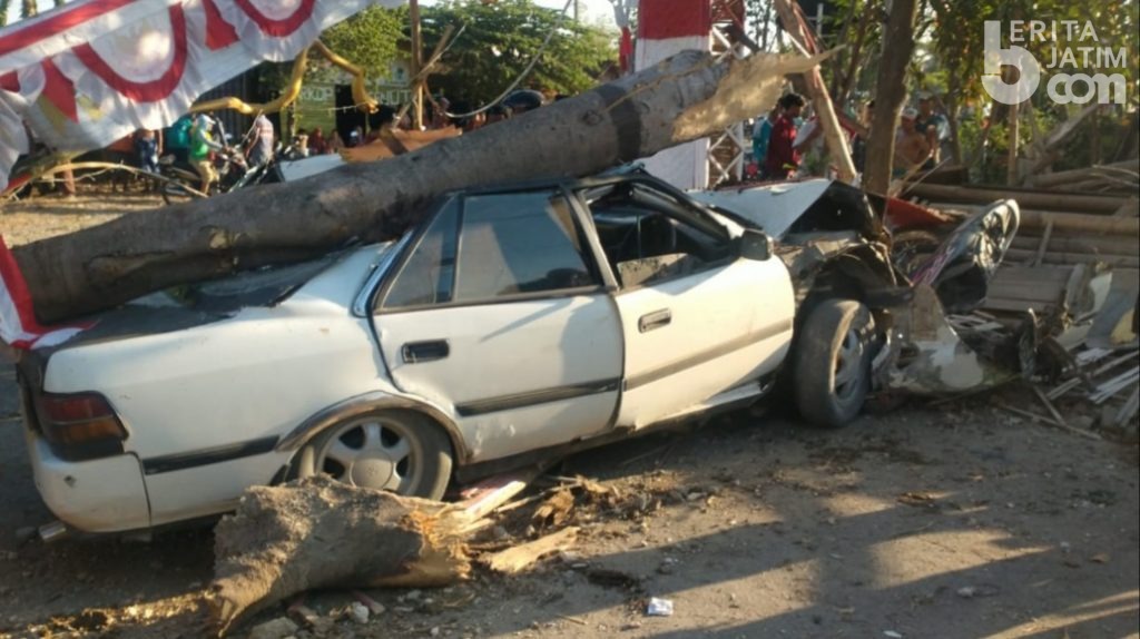 Petani di Tuban Terseret Sedan Hingga Puluhan Meter, Tewas Seketika