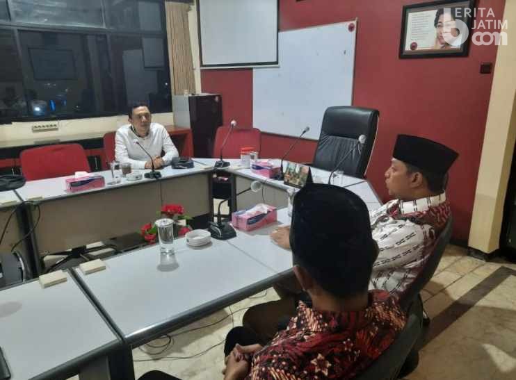 Ada Apa Gus Hans Datangi PDIP Jatim Malam Ini?