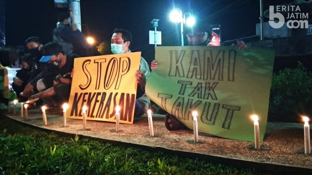 Jurnalis TV di Jember Nyalakan Lilin, Tolak Kekerasan