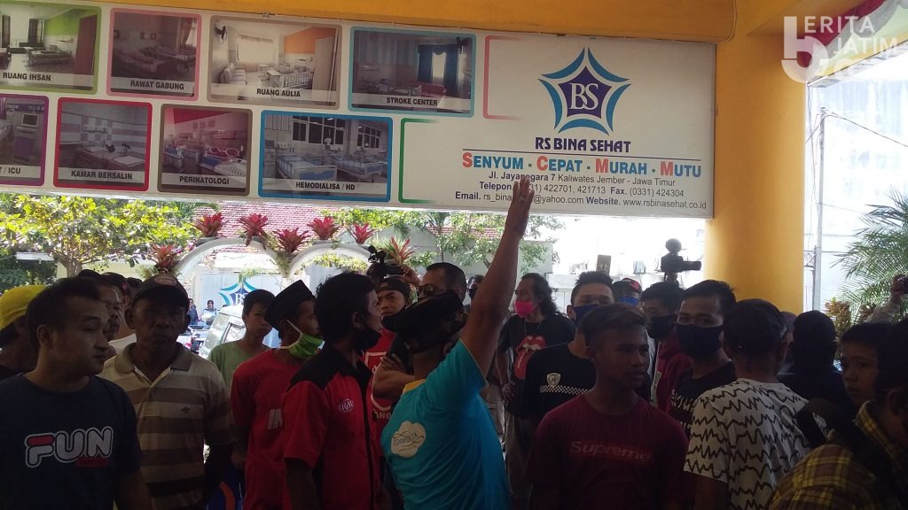 Batal Bongkar Makam, Warga Jember Geruduk RS Bina Sehat