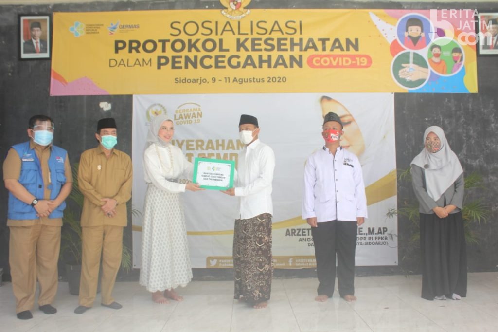 Kemenkes dan Komisi IX DPR RI Sosialisasi Protokol Kesehatan di Ponpes An-Nafi’iyah Kenongo Tulangan