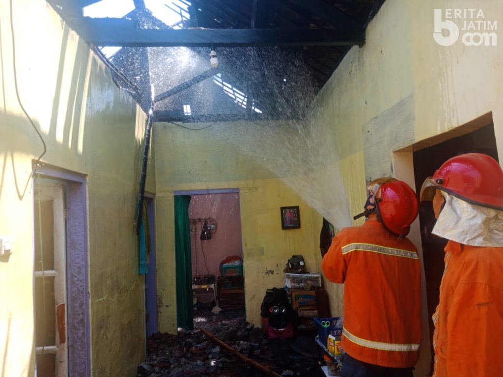 Rumah di Mojokerto Terbakar, Pemilik Terluka