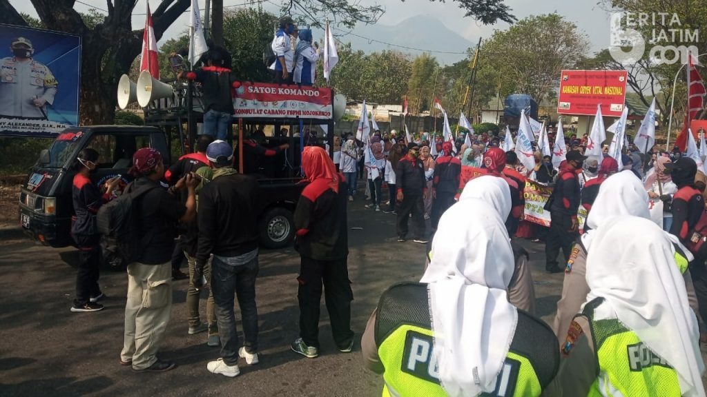 Buruh Pabrik di Sejumlah Perusahaan di Mojokerto Demo, Ini Tuntutannya