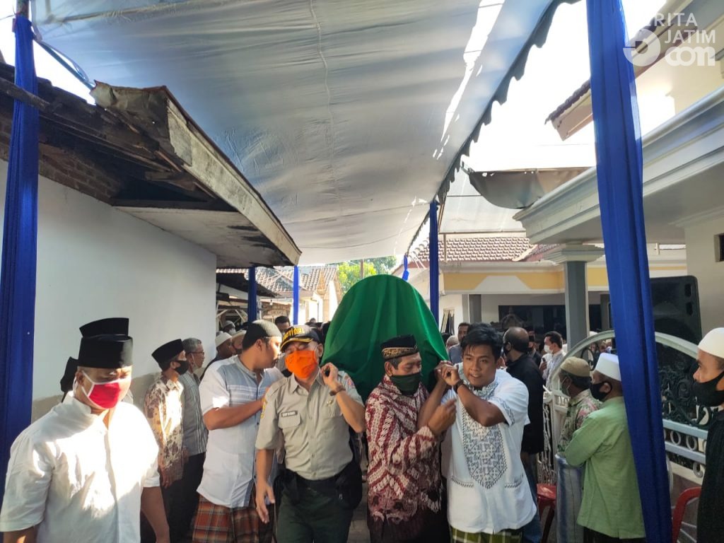 Ketua Lesbumi dan Mantan Kepala Dinas PU Jember Dimakamkan di Bondowoso