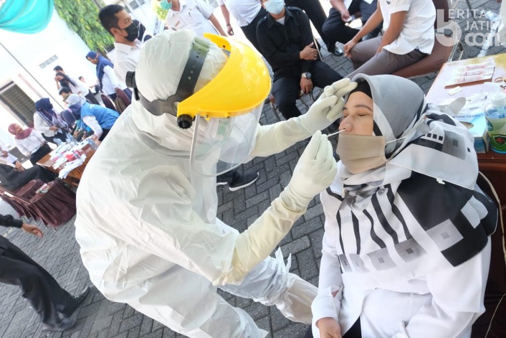 Pimpinan dan Anggota DPRD Sidoarjo Tes Swab Massal