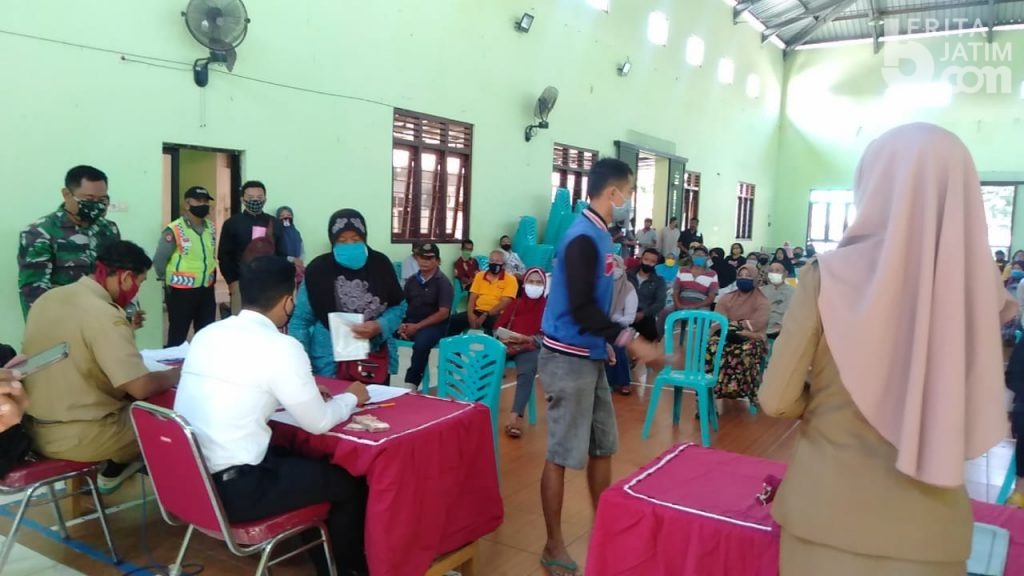 Di Tengah Pandemi Covid-19, Warga Ngasem Kediri Senang Terima Bansos JPS