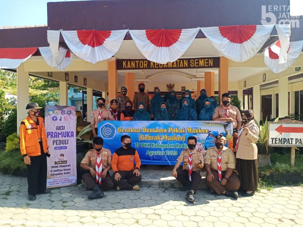 TP PKK Kabupaten Kediri Gerakan Sejuta Masker Ke Pasar Tradisional
